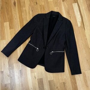 Ann Taylor black textured blazer with front zipper pockets. Women’s size 0